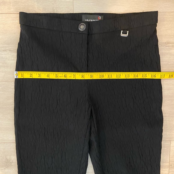 Laura Petites - Size 8 - Black capris with textured design - Picture 7 of 10